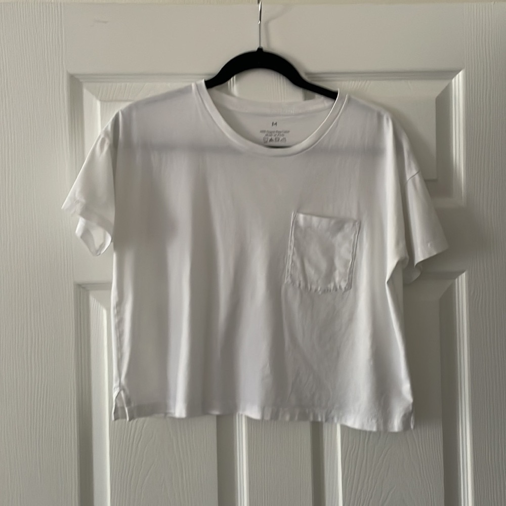 White Quince Cropped tshirt